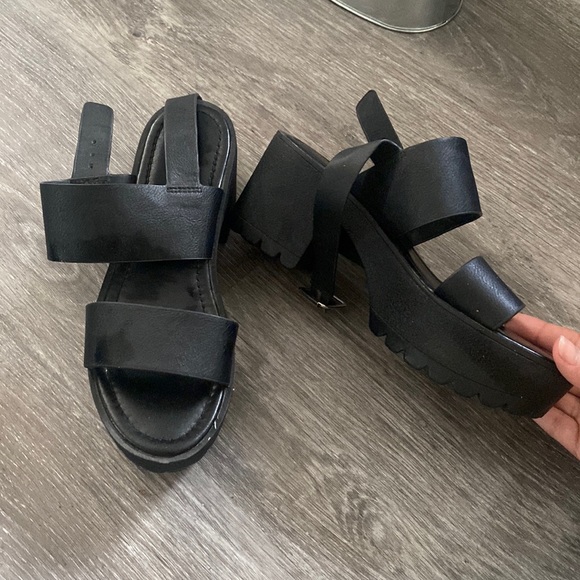 Madden Girl Coliee Platform Sandal - Picture 1 of 5
